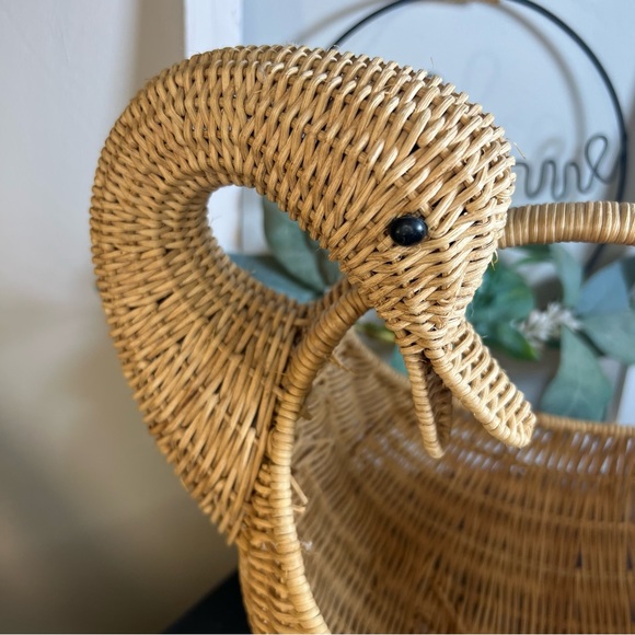 Mid 20th Century Vintage Wicker Woven Duck Motif Basket With Handle - Picture 4 of 7